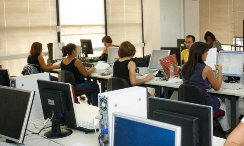 Έρχονται ριζικές αλλαγές στα εργασιακά- Τι ισχύει για 8ωρο, υπερωρίες, απεργίες και άδειες